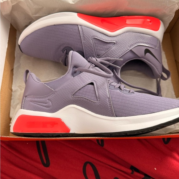 NIKE W AIR MAX BELLA TR5 - Picture 2 of 11